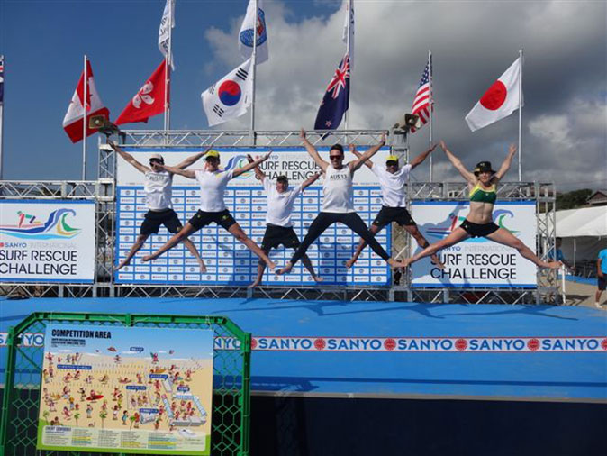 Beach-team-Jetstar-jump-japan-2013