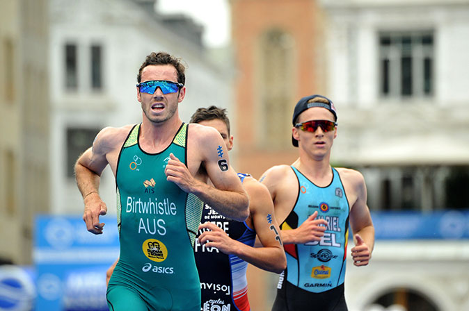 Jake-Birtwhistle-2018-triathlon-australiarun-leg-blue
