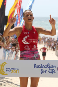 courtney hancock winner coolangatta gold 2011 photo harvpix.com.jpg